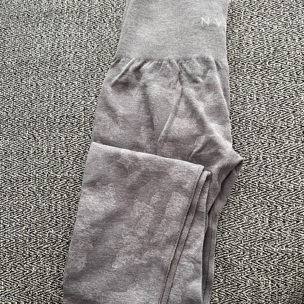 Size small gray camo NVGTN leggings